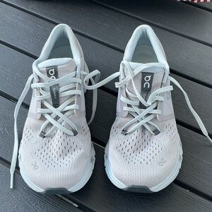 On Running Women's Light Gray Sneakers